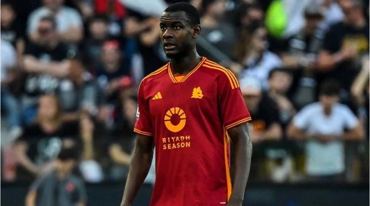 Барселона интересуется защитником Ромы Обите Ндика