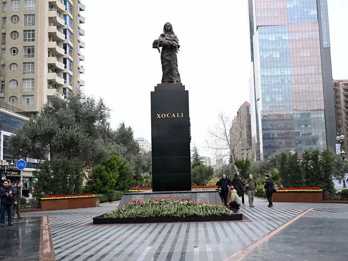 Руководство AFFA посетило мемориал жертв Ходжалинского геноцида и выразило свое почтение