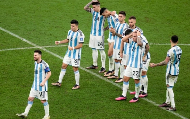 Arjantin, Kolombiya ile berabere kaldı, eksik kalmasına rağmen;