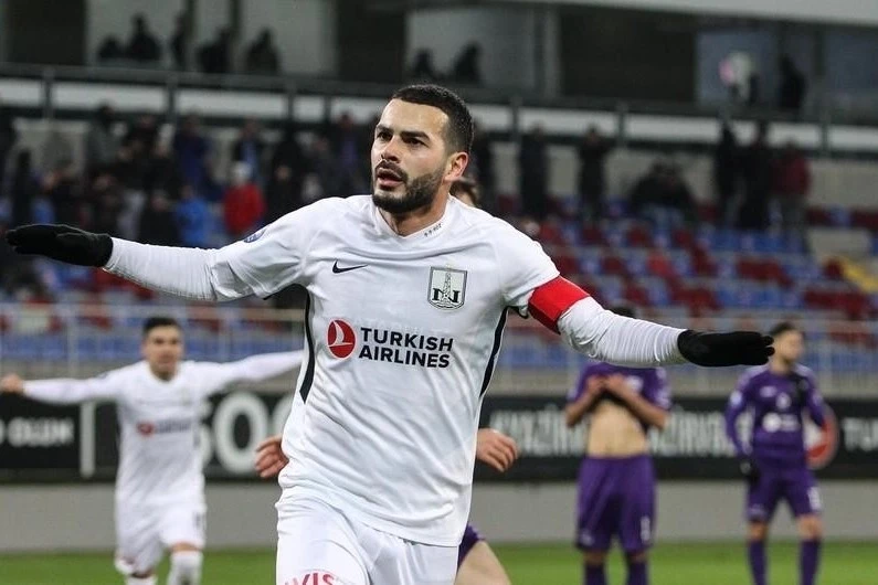 Emin Mahmudov: “Futbol oynamırıq, hakimlərə qarşı oynayırıq”