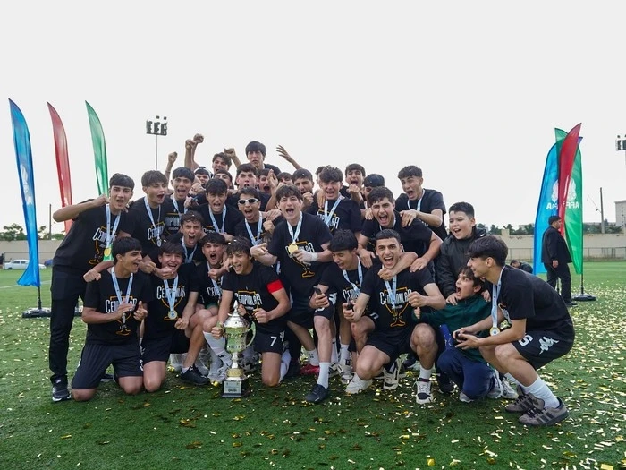 Neftchi became the champion and was awarded in the U-17 League