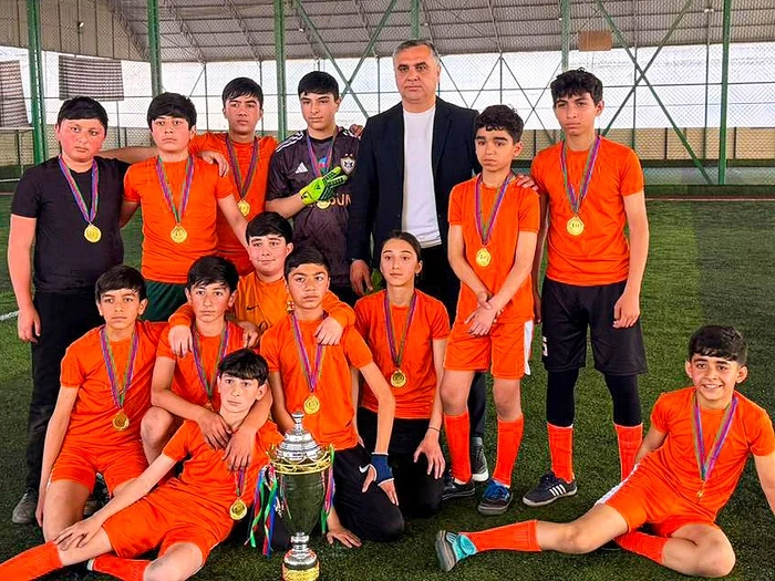 Gəncədə məktəblilər arasında minifutbol turniri başa çatıb