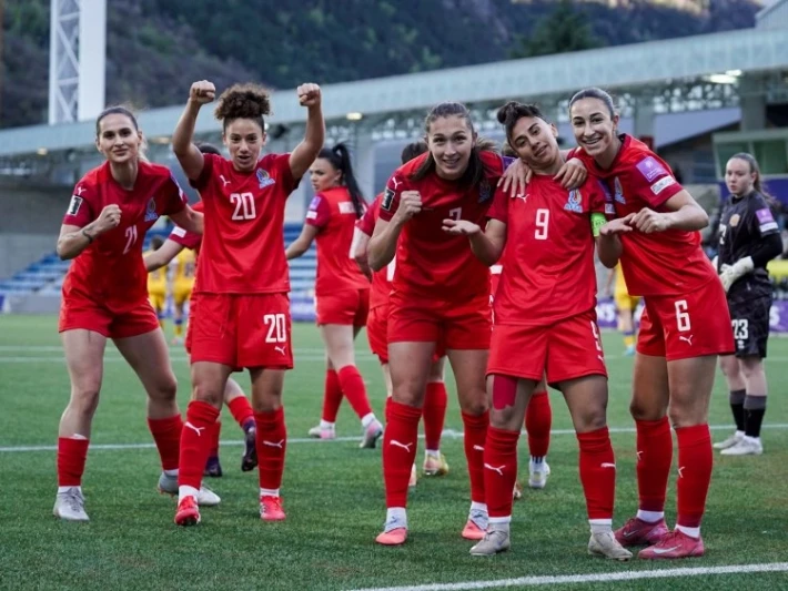 Qadın futbolçulardan ibarət milli komanda azarkeşlərlə görüşəcək