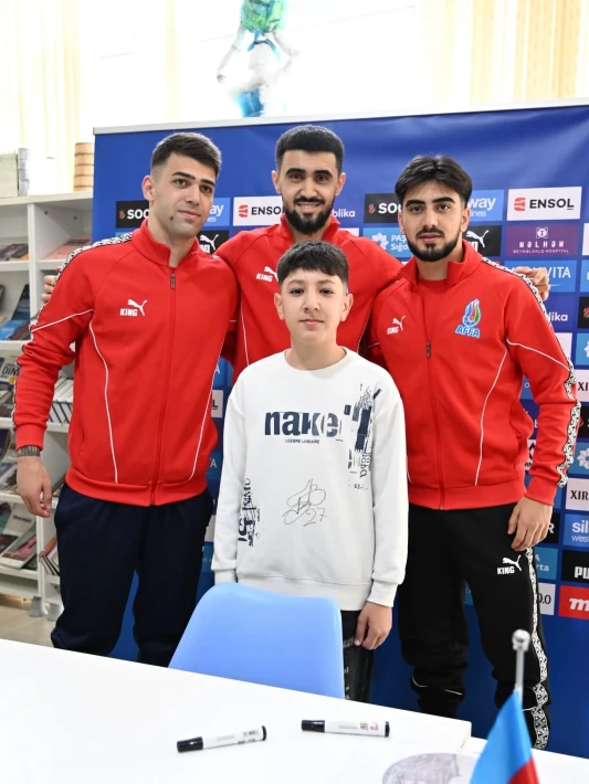 Milli Komandanın 3 Futbol&ccedil;usu Sumqayıtda Azarkeşlərlə G&ouml;r&uuml;şd&uuml