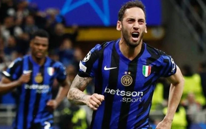Qalatasaray Hakan Çalhanoğlu transferi üçün İnterlə danışıqlara başlayıb