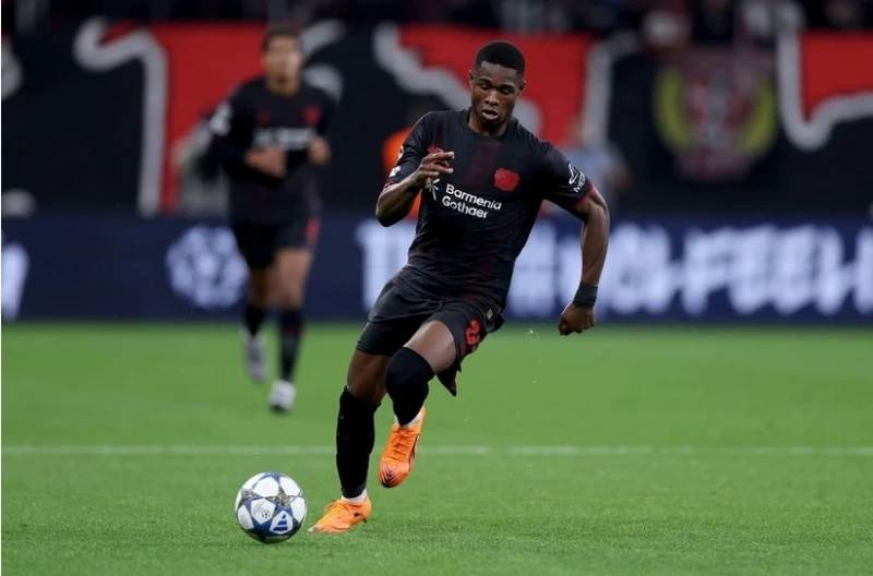 Real Bayer 04-ün kamerunlu futbol&ccedil;usu Kristian Kofane ilə maraqlanır