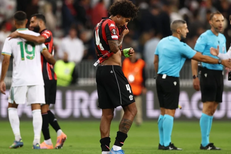 Dante became the oldest player in the Europa League