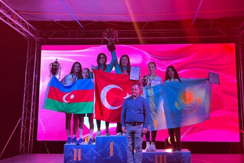 Azərbaycan stolüstü tennisçiləri Türkdilli Dövlətlərin Universiadasında gümüş medal qazanıblar