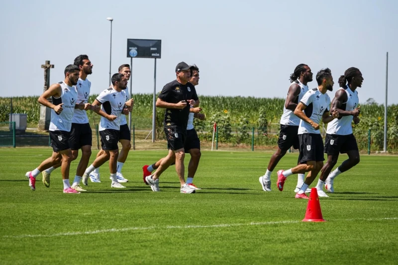 Neftçi“nin „Dinamo“ matçına heyəti açıqlanıb
