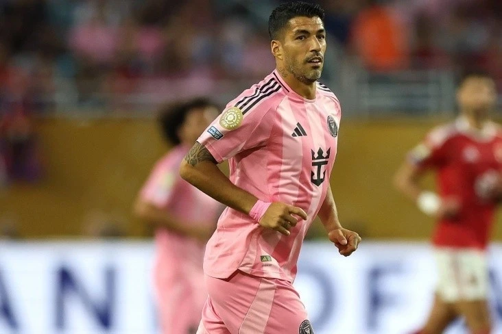 Luis Suarez apologizes for spitting on a Seattle player