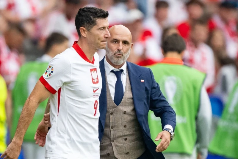 Polonya Milli Takımı Lewandowski'nin gidişine seviniyor