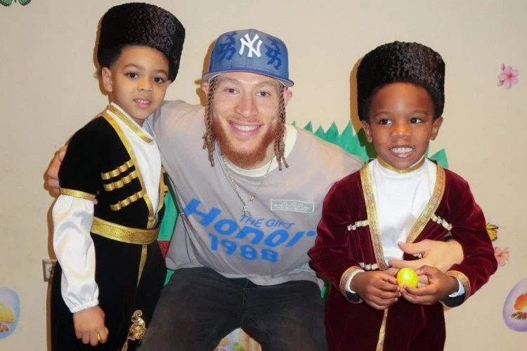 Дети легионеров баскетбольного клуба Сабах в национальных костюмах в преддверии Новруза