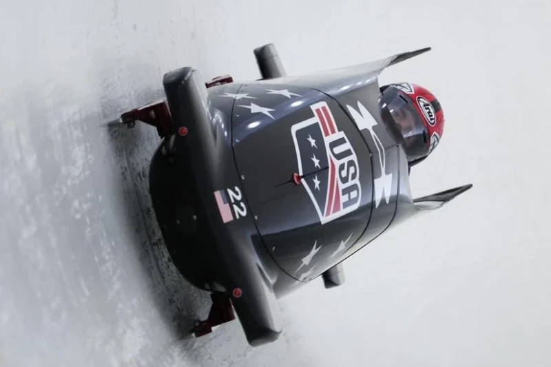 ABŞ Bobsley Komandasının Üç Üzvü Sankt-Moritsdə Trasda Yıxılıb, Pilot Yarışı Təkbaşına Başa Vurub