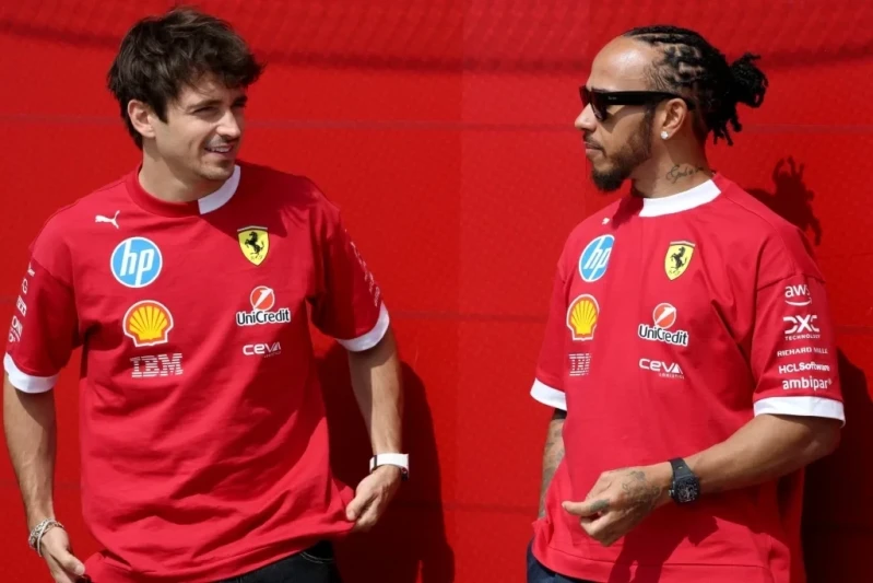 Ferrari 2026-cı il üçün yeni yarış kostyumlarını təqdim etdi: Hamilton və Leklerk ağ konturlu dizaynla göründülər