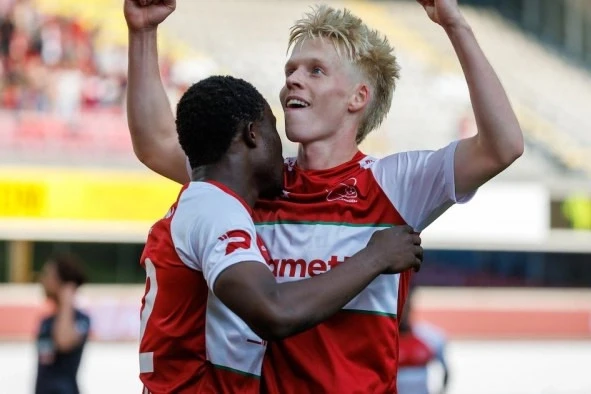 Beşiktaş Danimarkalı futbolcu Jeppe Erenbjerg ile görüşüyor