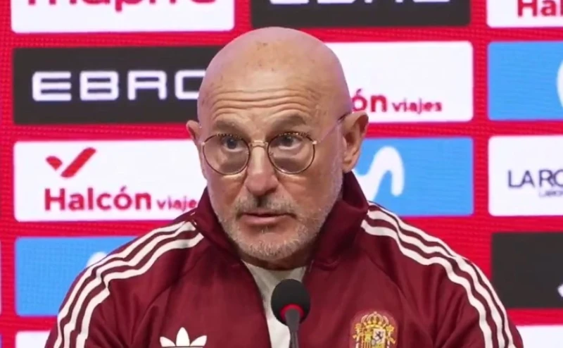 Luis de la Fuenta: Futbolçuya baxıram, klubuna yox