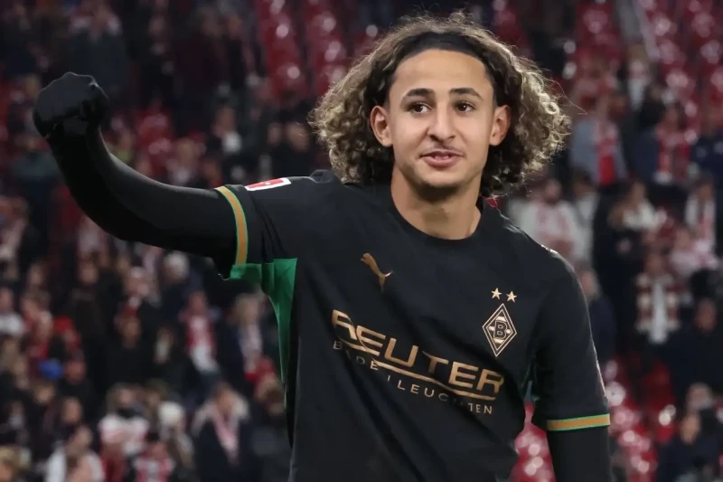 Bavariya, 17 yaşlı Borussia oyunçusuna maraq göstərdi