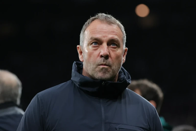 Flick, Sevilla'yı yenseler bile takımın performansından memnun kalmadı: Bundan çok daha iyi oynayabilirdik