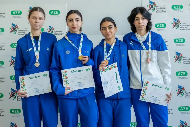 Yeniyetmə və gənclər arasında qılıncoynatma üzrə Azərbaycan birinciliyində ilk günün qalibləri bəlli olub