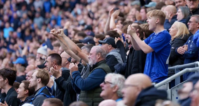71 yaşlı Everton azarkeşinə irqçiliyə görə stadiona giriş qadağan edildi