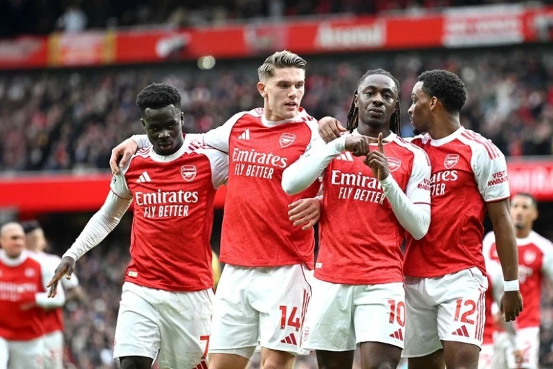 Arsenal, İngiltere Premier Ligi'nde 700. Galibiyetini Kutladı ve İkinci Oldu Arsenal, İngiltere Premier Ligi'nde 700. Galibiyetini Kutladı ve İkinci Oldu
