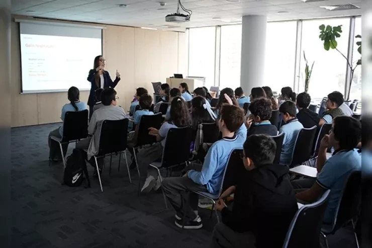 Unibank, məktəblilərə pul idarəçiliyi təlimi təşkil etdi