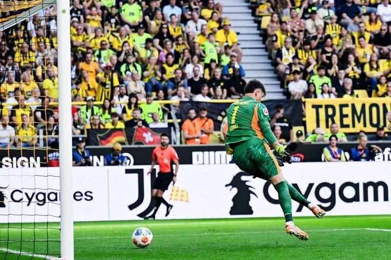 Juventus Wins Against Borussia in Dortmund, Cambiaso Scores Twice