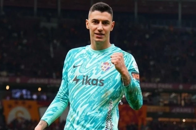 Şaxtyor Berke &Ouml;zerlə maraqlanır