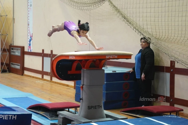 Sumqayıtda kişi və qadın idman gimnastikası üzrə ölkə birinciliyi start götürür
