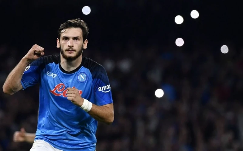 Napoli gürcü futbolçu ilə müqavilənin müddətini uzatmağa yaxındır