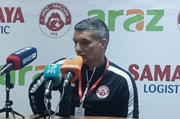 Araz-Naxçıvanın məşqçisi hakimin Sabahın 3-cü qolu zamanı VAR-a baxmamasına etiraz edib