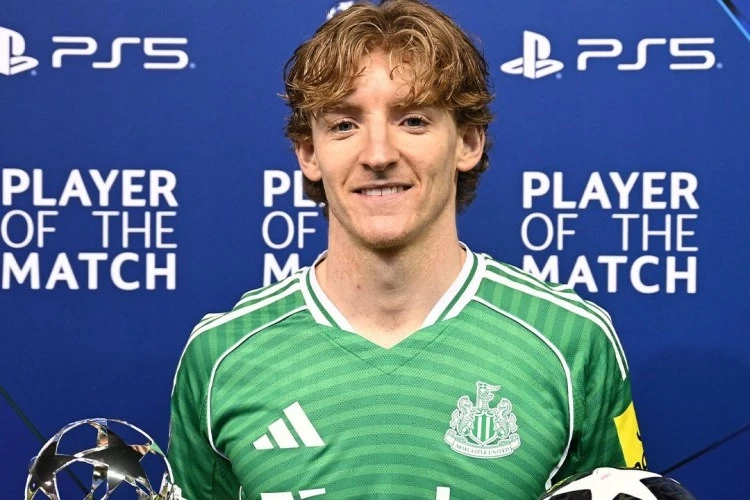 Qarabağa 4 qol vuran Entoni Qordon Liverpula ke&ccedil;ə bilər