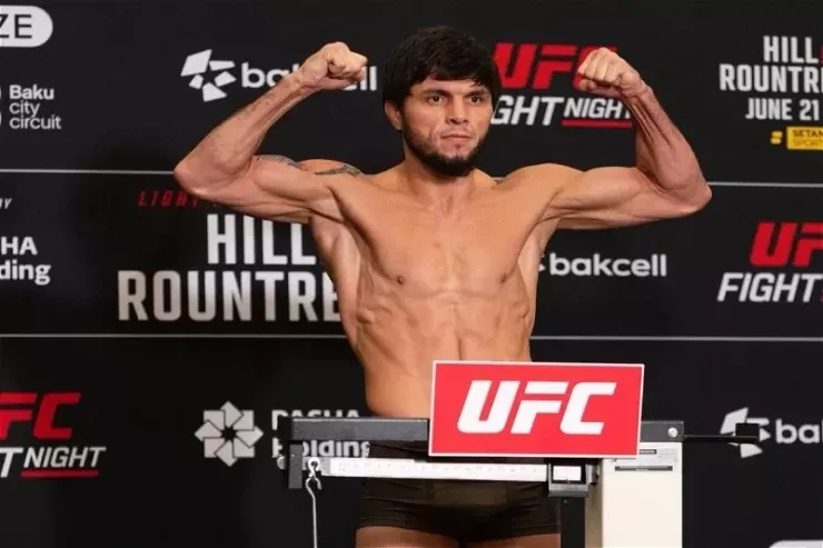 Tofiq Musayev UFC-də Slovakiyalı Rəqibini Məğlub Edib