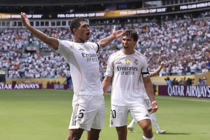 Real Madridin təyyarəsi şiddətli fırtına səbəbindən Nyuark aeroportuna enişdə &ccedil;ətinlik &ccedil;əkib