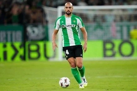 Betis will offer 10 million euros to Fenerbahce for Sofian Amrabat Betis will offer 10 million euros to Fenerbahce for Sofian Amrabat