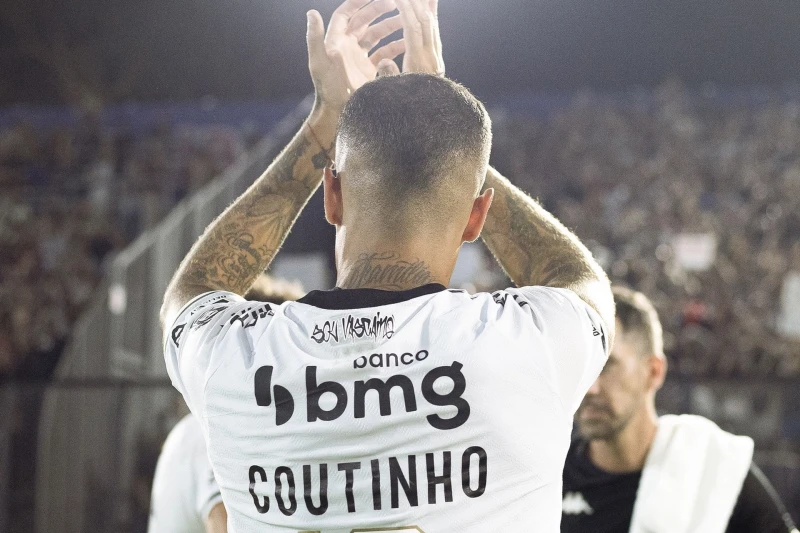 Koutinyonun oğlunun ad günündə karyerası boyu oynadığı klubların formaları nümayiş etdirildi - FOTO