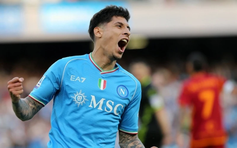 Napoli futbolçusu ilə 5 illik müqavilə imzalayıb