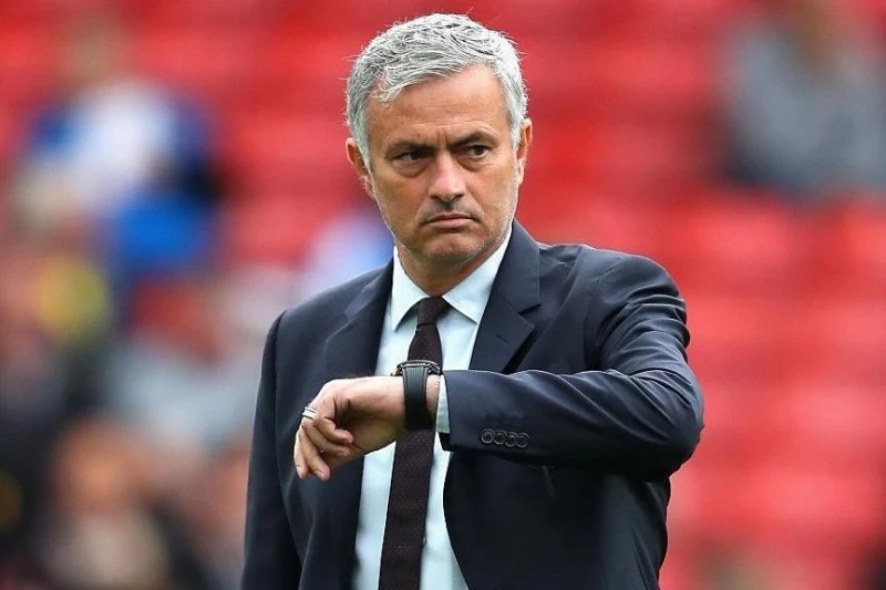Jose Mourinho wants to return to Chelsea, but the club hesitates