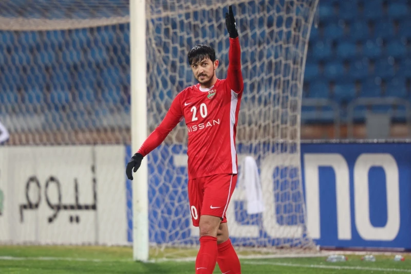 Sardar Azmoun rented a hotel for affected families