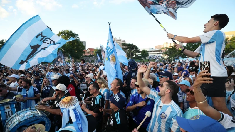 Argentina - Kabo-Verde matçında azarkeşlər arasında toqquşma