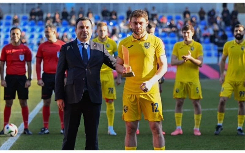 “Kəpəz” klubunun futbolçusu mükafatlandırılıb
