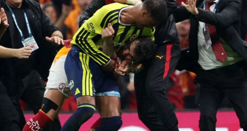 Qalatasarayla Fənərbağça derbisində dava edən futbolçulara ağır cəza gözlənilir