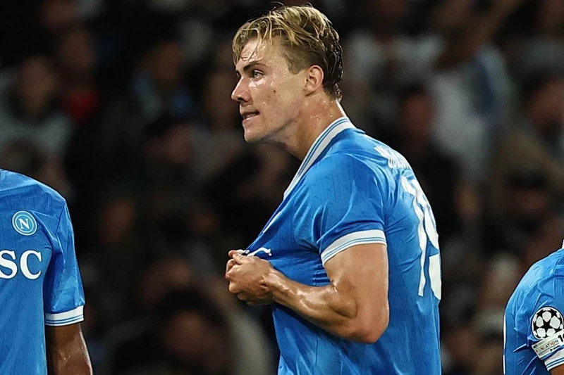 Napoli Höylundun transfer hüquqlarını birdəfəlik əldə edir