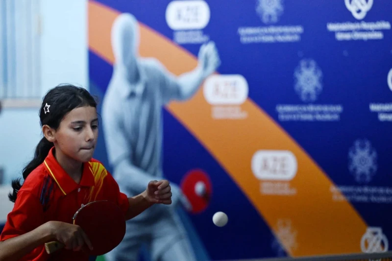Məktəblilərin stolüstü tennis yarışlarında liderlər müəyyənləşib
