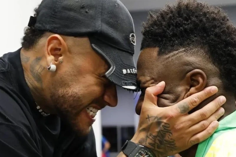 Neymardan Vinisiusa Real Madridlə müqaviləni uzatmaq tövsiyəsi