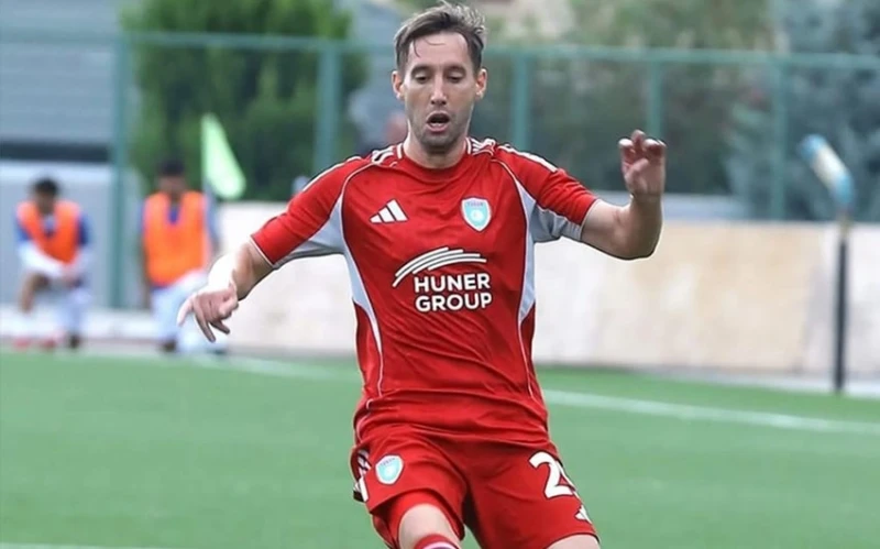 Filip Ozobic Played His 200th Match in the Premier League
