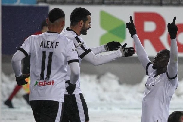 "Neftçi"nin hücumçusunun qolu və "qırmızı"sı