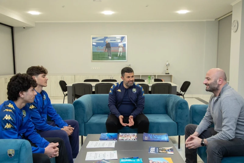 Kəpəz iki gənc futbolçu ilə müqavilə imzaladı