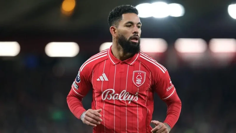 Aston Villa Douglas Luiz'i geri getirmek için görüşmelere başladı