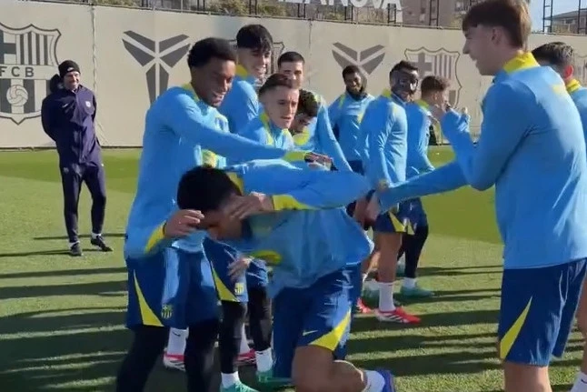 Cancelo returns to training with Barcelona
